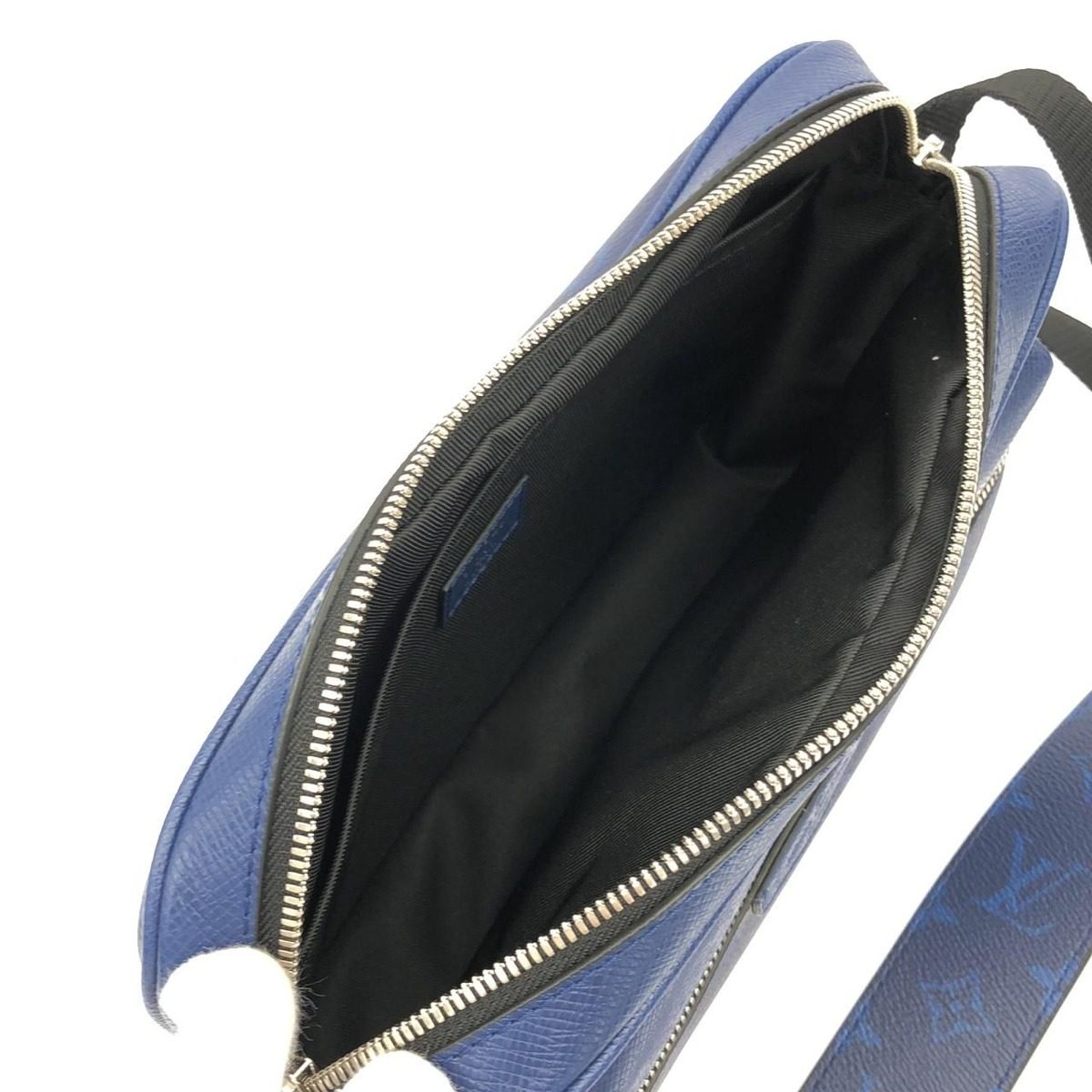 Louis Vuitton Taiga Llama Outdoor Messenger PM Shoulder Bag — view 7