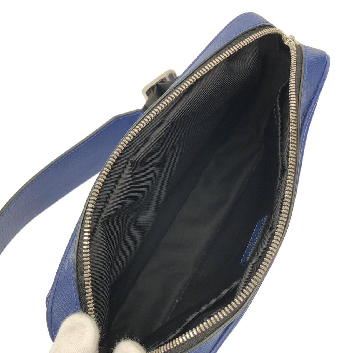 Louis Vuitton Taiga Outdoor Messenger PM Shoulder Bag — view 9