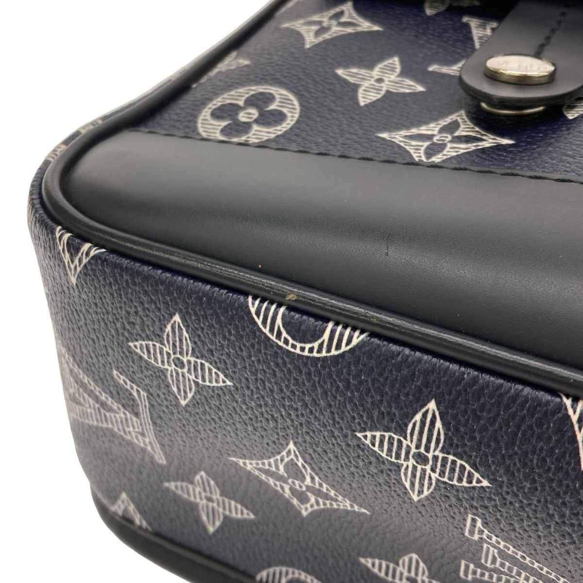 Louis Vuitton Monogram Savannah Shoulder Bag — view 3