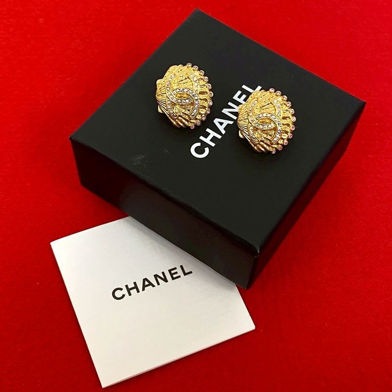 Chanel Coco Mark Shell Motif GP Rhinestone Earrings Ear 23GC