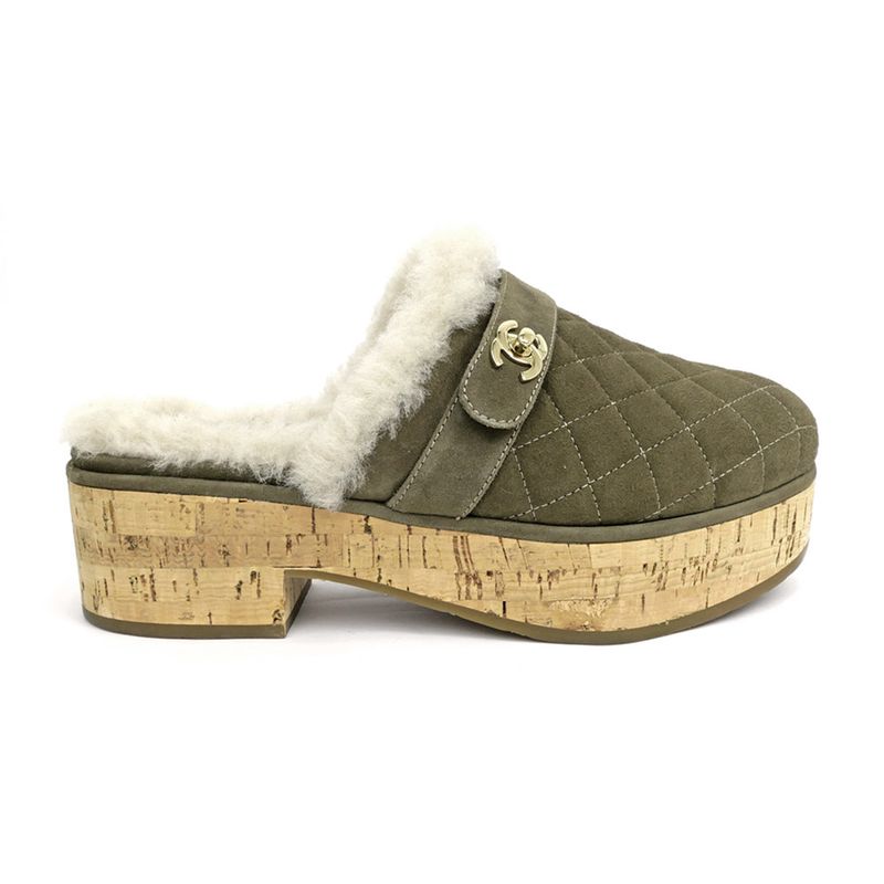 Chanel 21 B Clog Sabot Sandals Khaki Gdhardware Size 36 Shoes — view 4