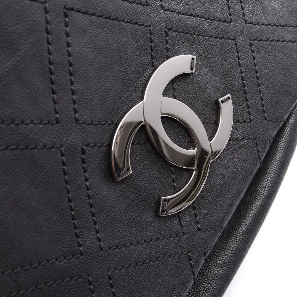 Chanel Shoulder Bag Diamond Stitch Black Leather CC Logo Chain — view 7