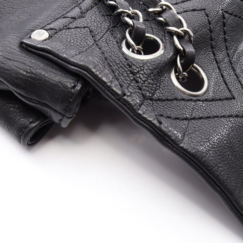 Chanel Shoulder Bag Diamond Stitch Black Leather CC Logo Chain — view 8