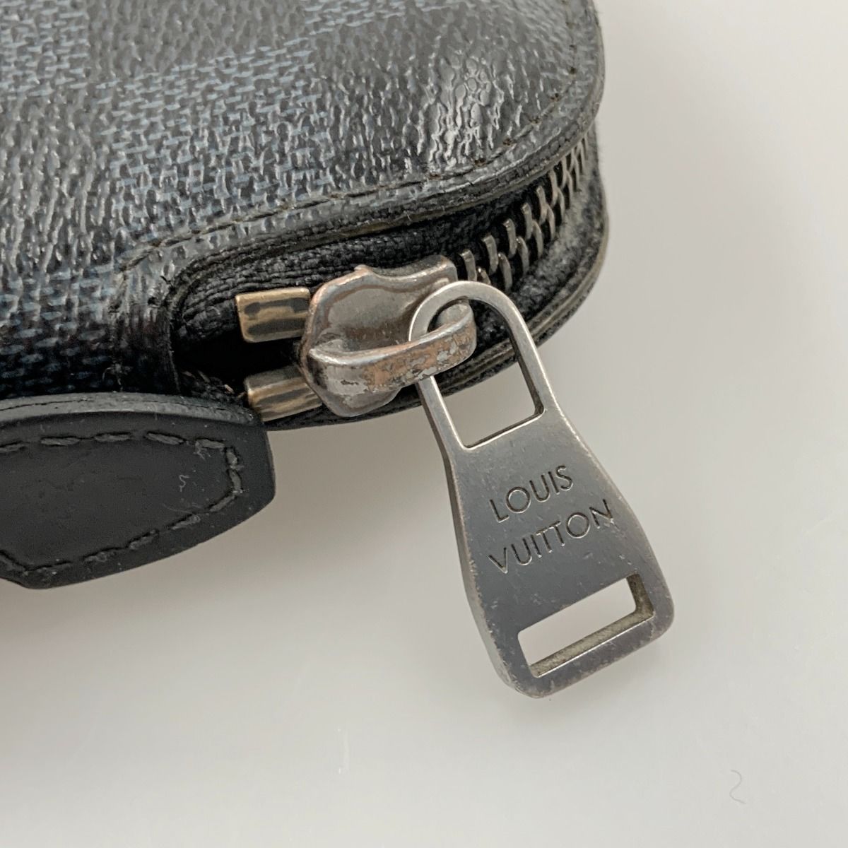 Louis Vuitton Damier Cobalt Atoll Travel Case Multi Black — view 3