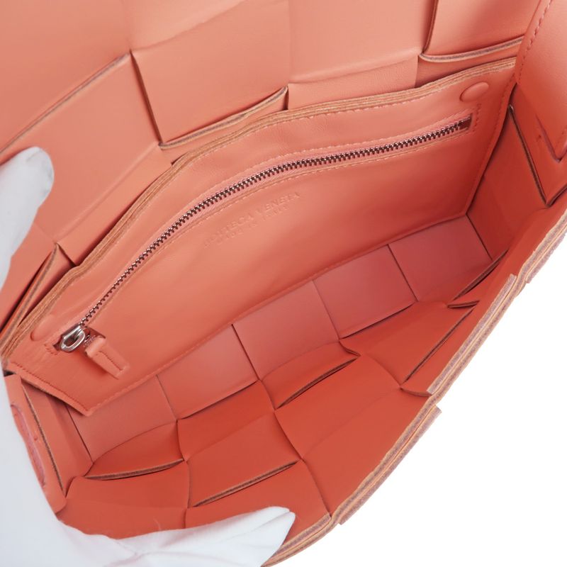 Bottega Veneta Cassette Shoulder Bag Maxi Intrecciato Pink — view 6
