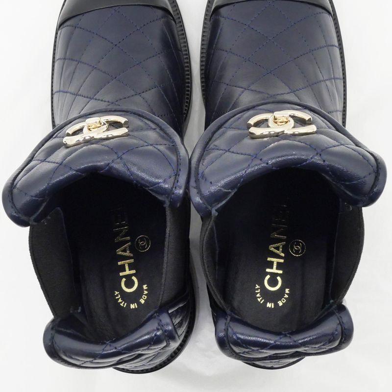 Chanel Quilted Turnlock Side Gore Shorts Navy 38 — view 7