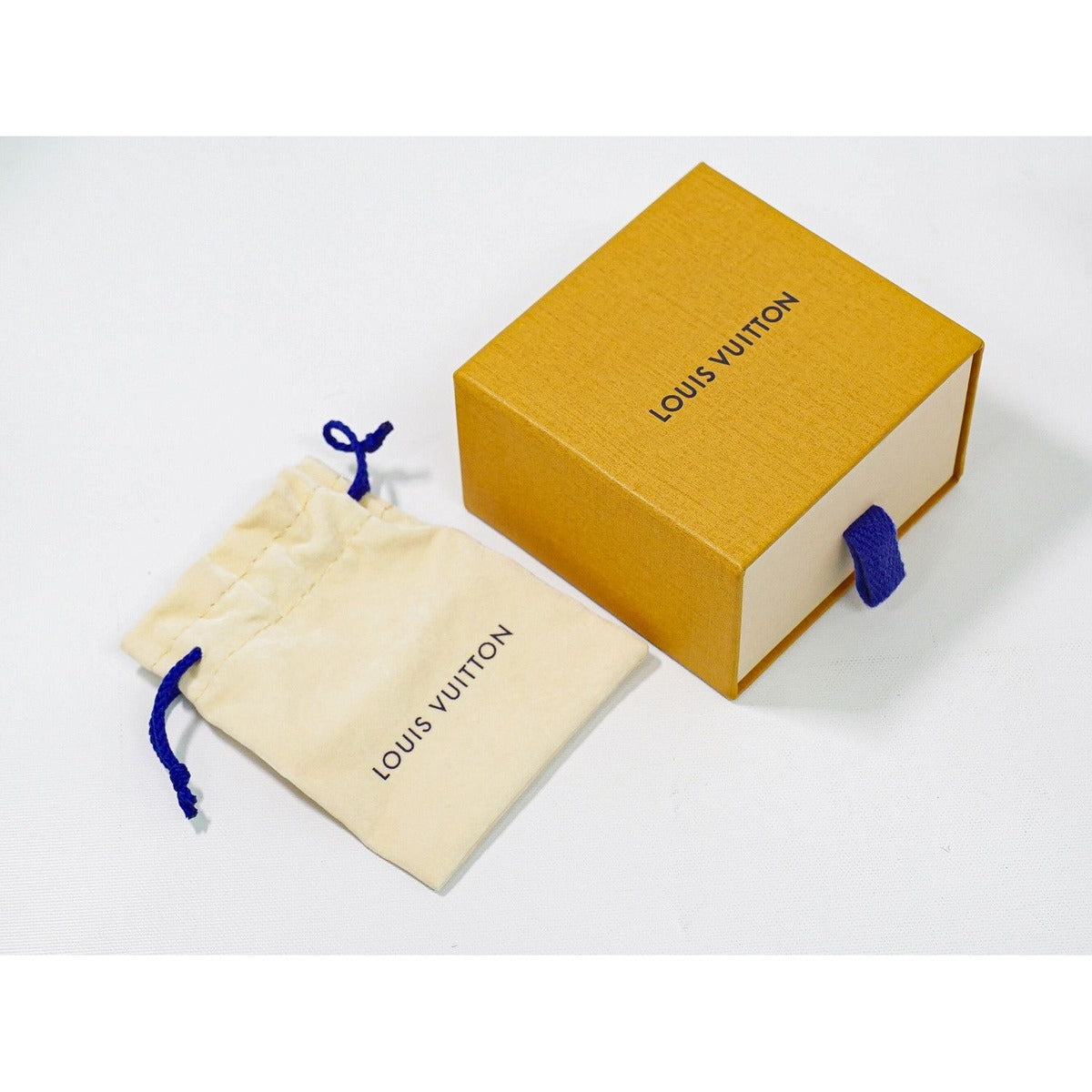 Louis Vuitton LV & ME Bracelet Gold Plated — view 9