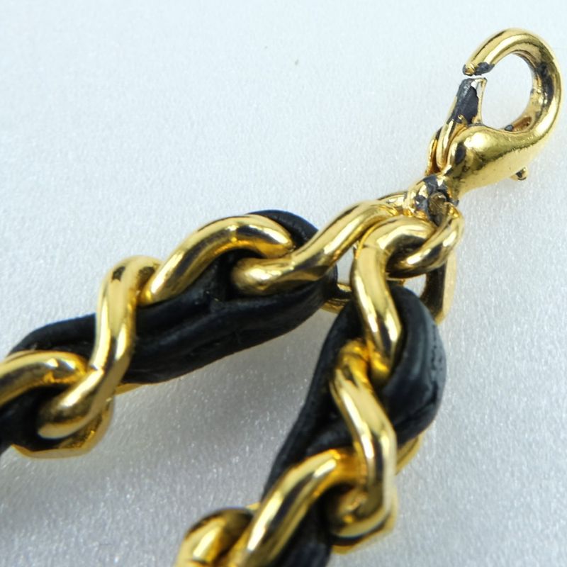 Chanel Chain Pochette Micro Quilted Vintage Lambskin Black Waist — view 6