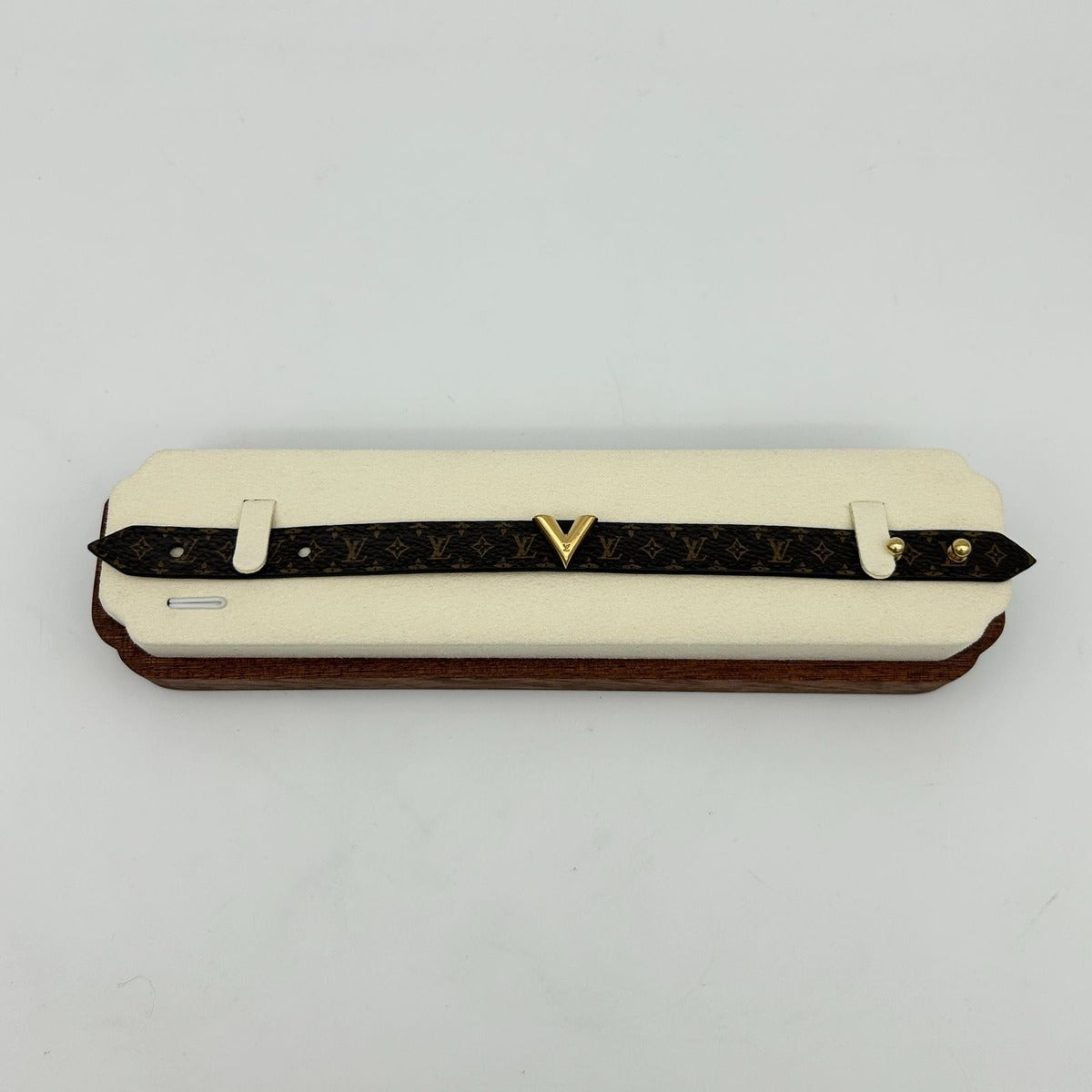 Louis Vuitton Monogram Bracelet Essential 17 — view 4