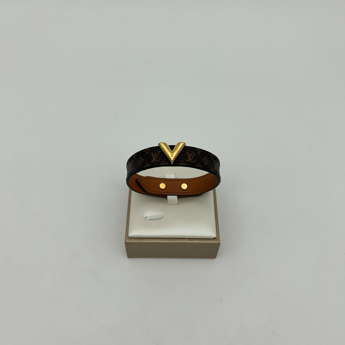 Louis Vuitton Monogram Bracelet Essential 17