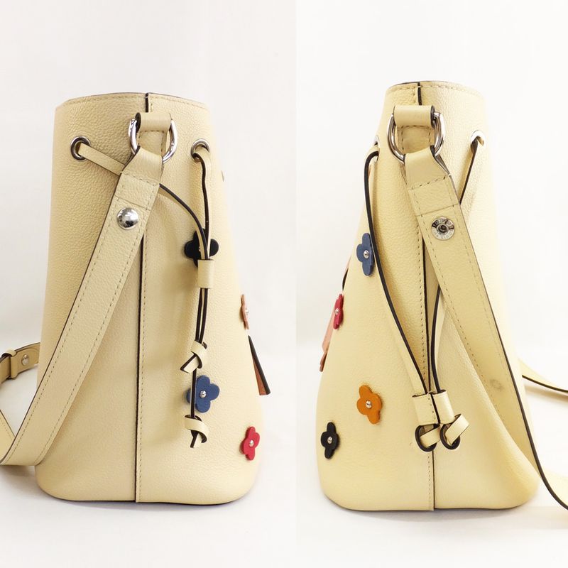Louis Vuitton Lockme Bucket Flower Shoulder Bag Motif — view 5
