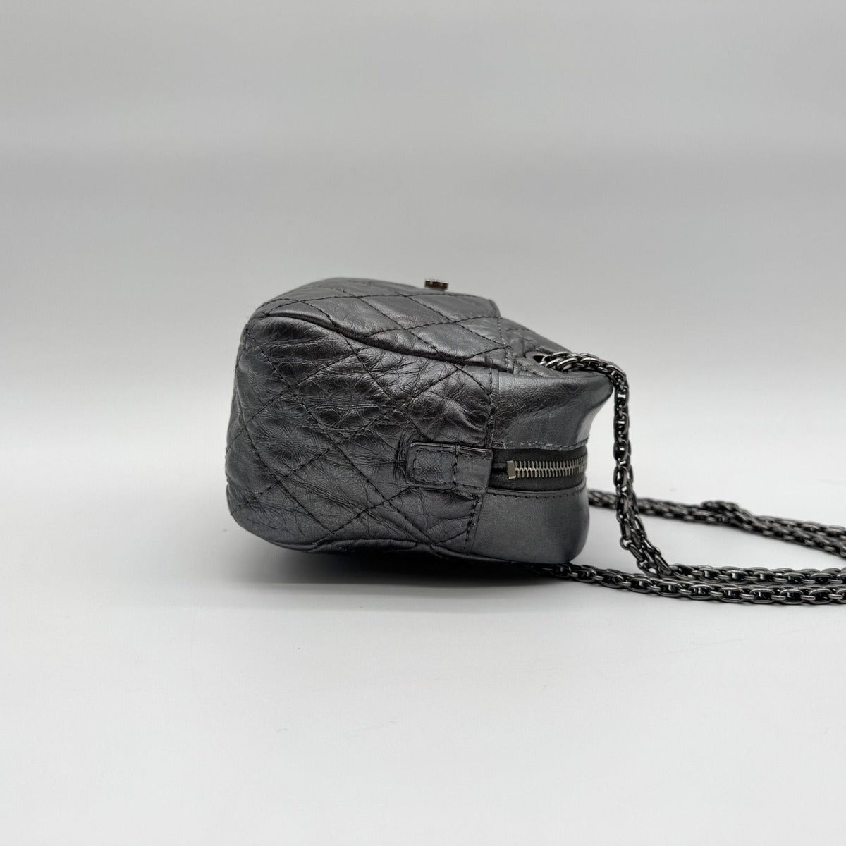 Chanel Shoulder Bag 2.55 Quilted Silver Leather Seal — view 3