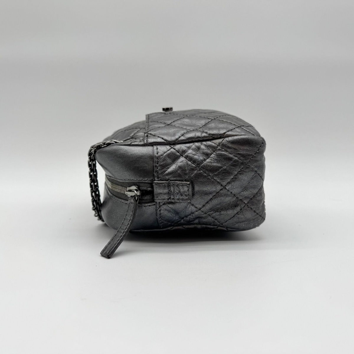 Chanel Shoulder Bag 2.55 Quilted Silver Leather Seal — view 4