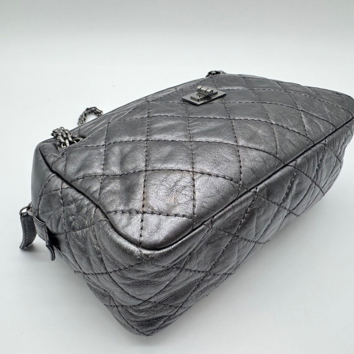 Chanel Shoulder Bag 2.55 Quilted Silver Leather Seal — view 7
