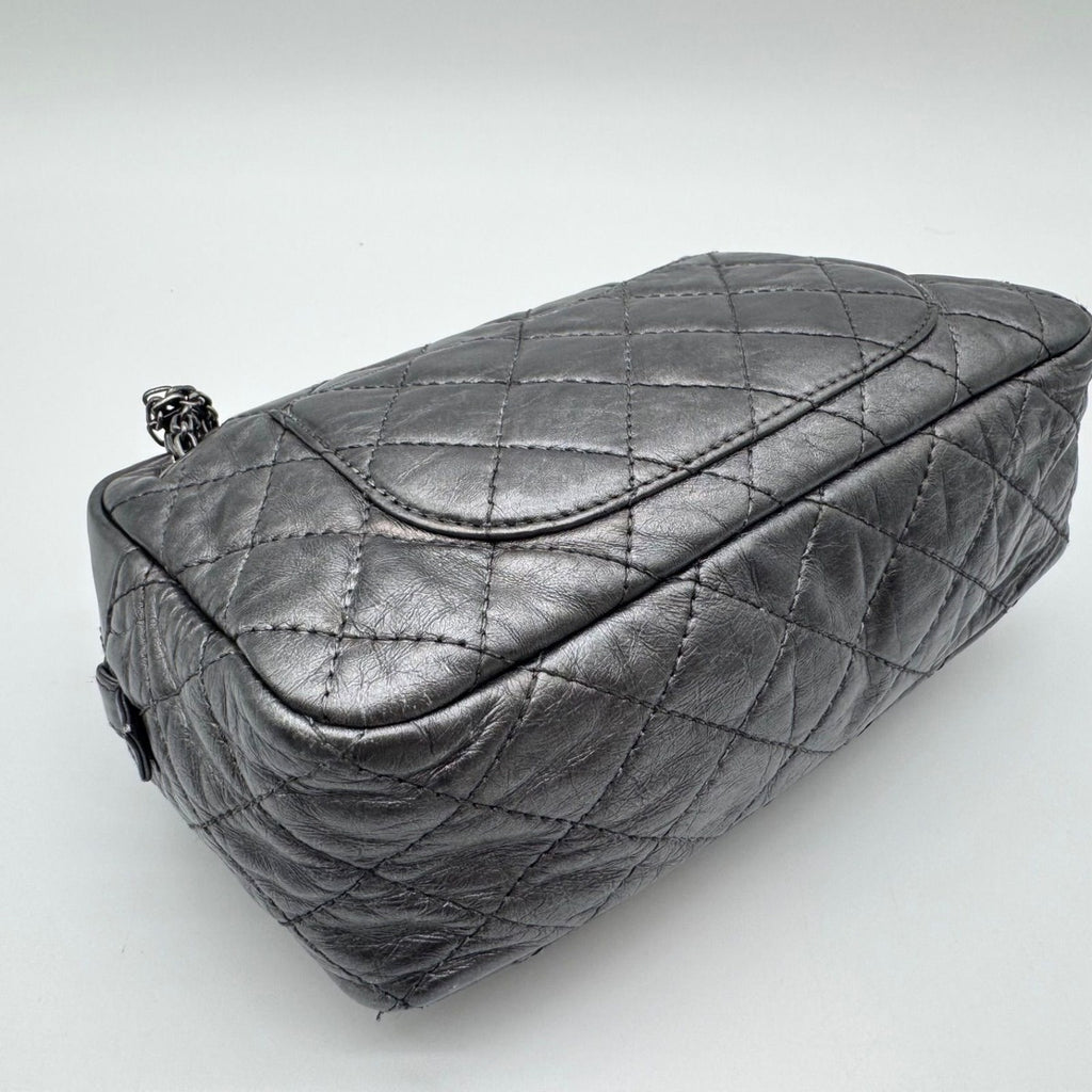 Chanel Shoulder Bag 2.55 Quilted Silver Leather Seal — view 9