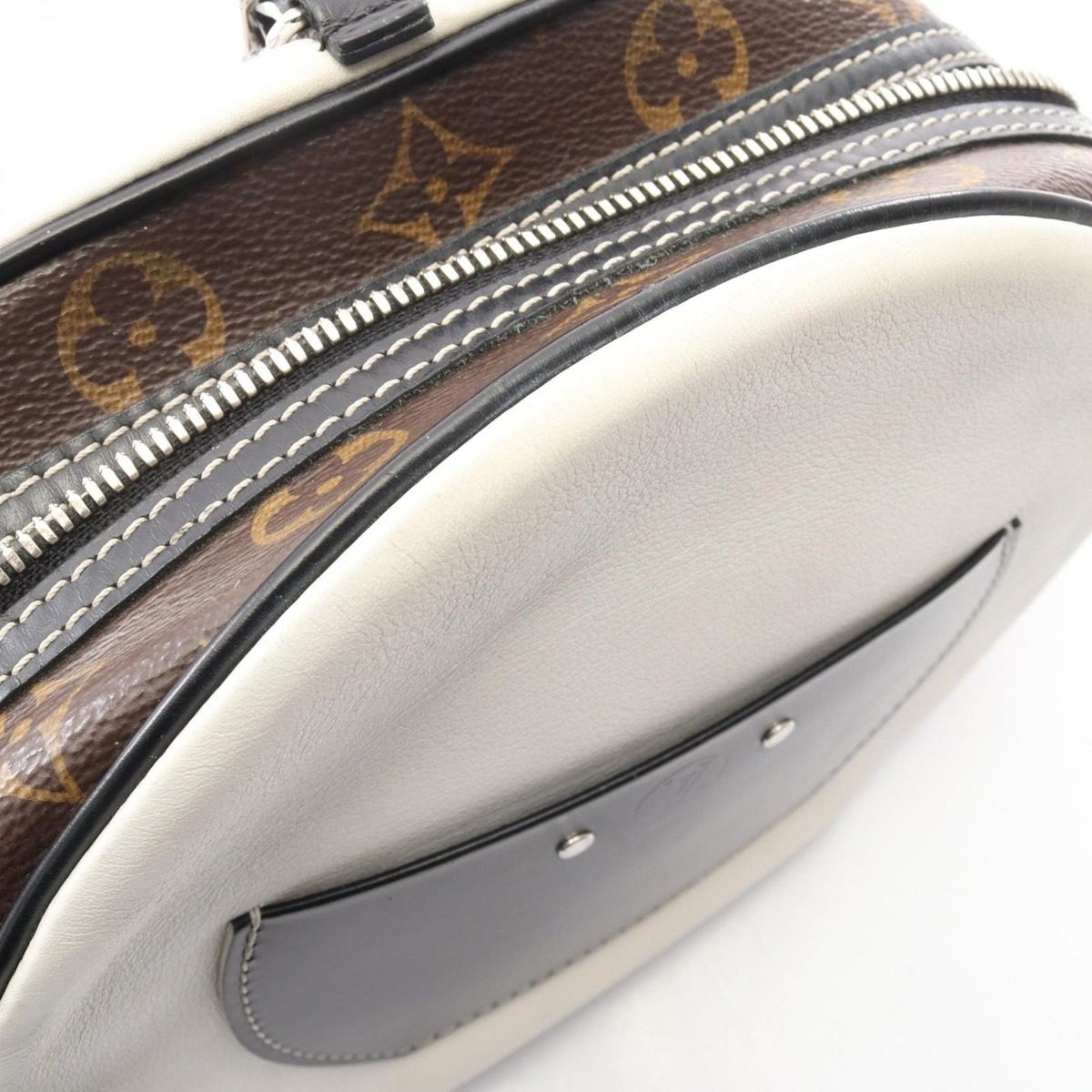 Louis Vuitton Shoulder Bag Boite Chapeau Superple Leather Canvas — view 9