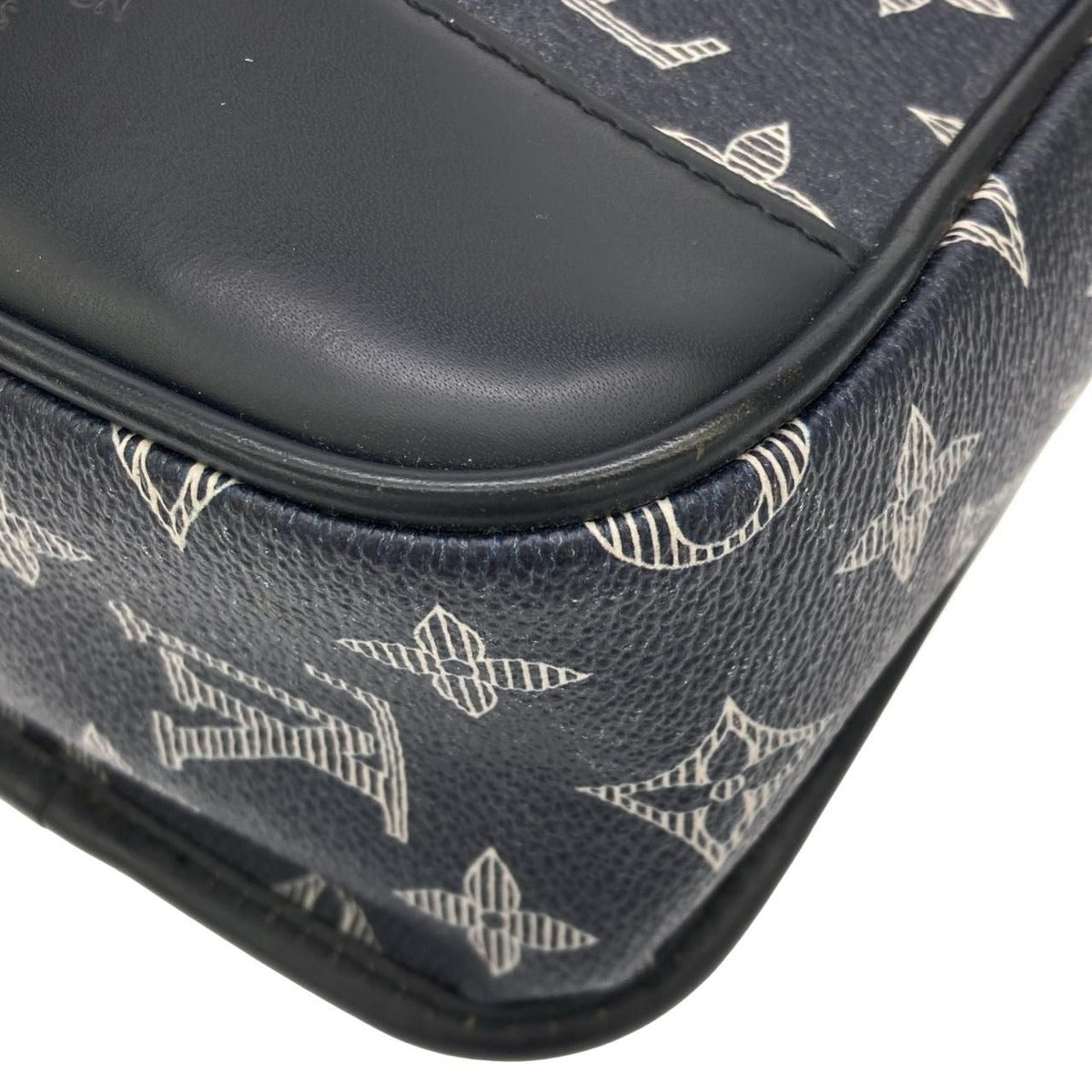 Louis Vuitton Monogram Savannah Messenger BB Shoulder Bag — view 3