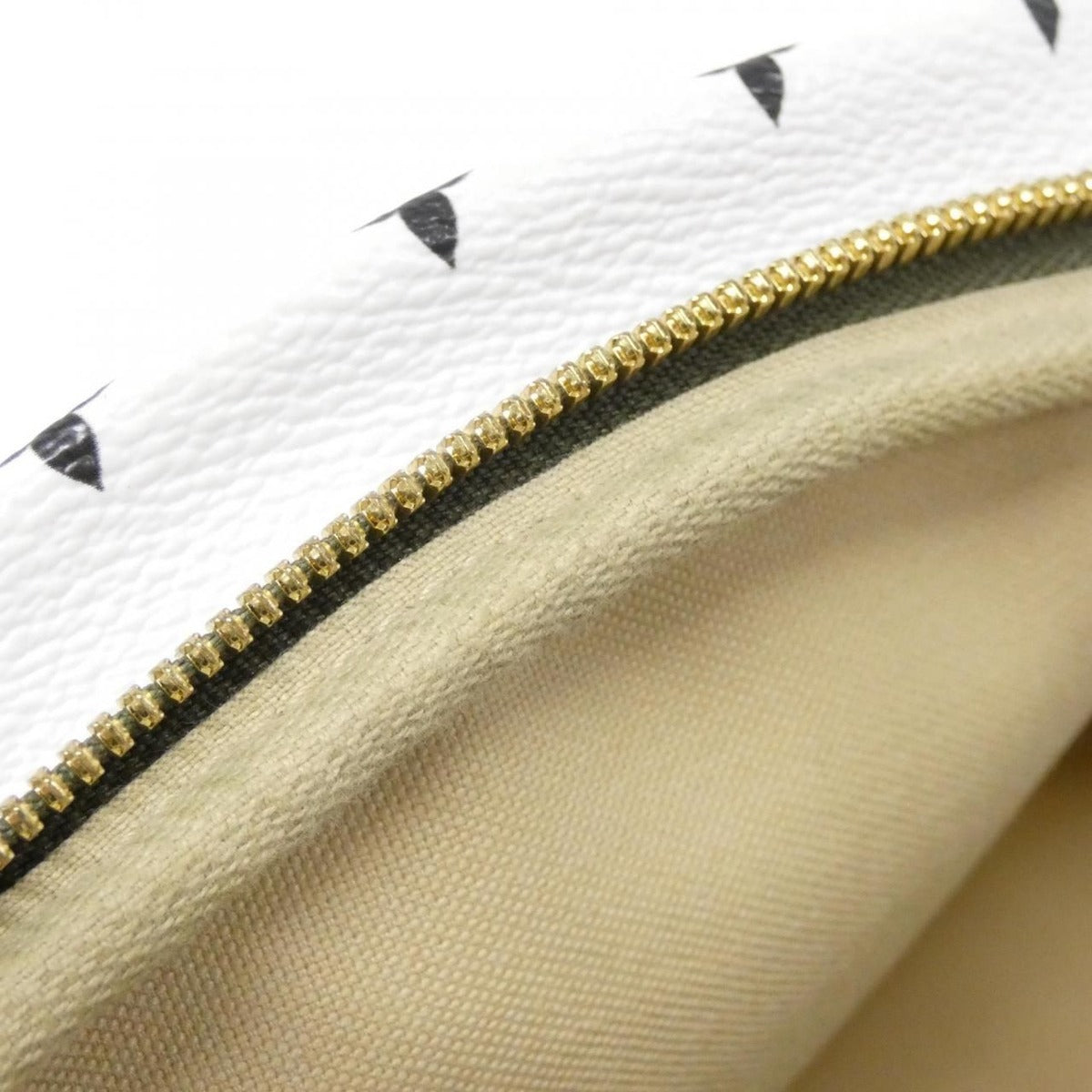 Louis Vuitton Monogram Giant Bum Bag Shoulder — view 9