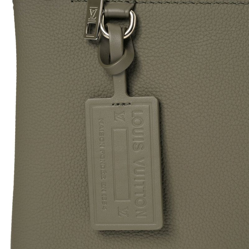 Louis Vuitton Pouch Take Off Khaki — view 7