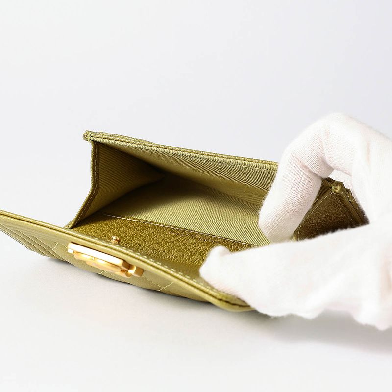 Chanel Card Case Boy Green — view 6