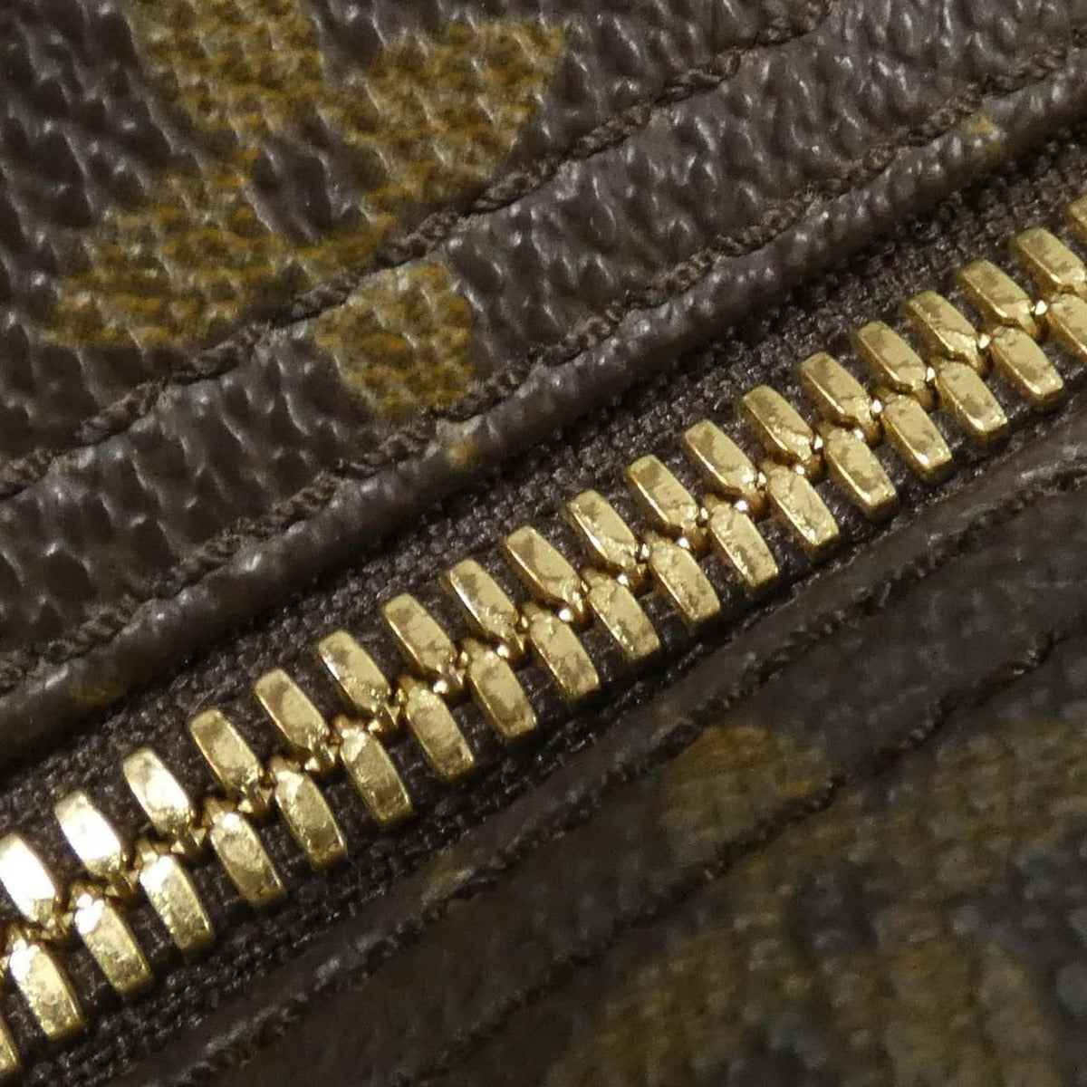 Louis Vuitton Monogram Beau Ring Vanity Bag — view 7