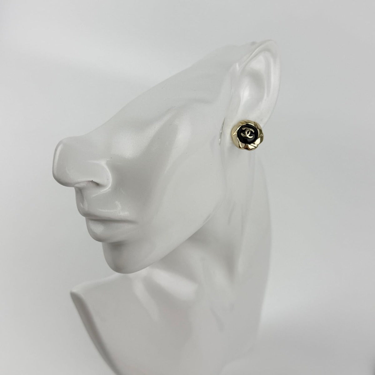 Chanel CC Logo Earrings Gold Vintage — view 3