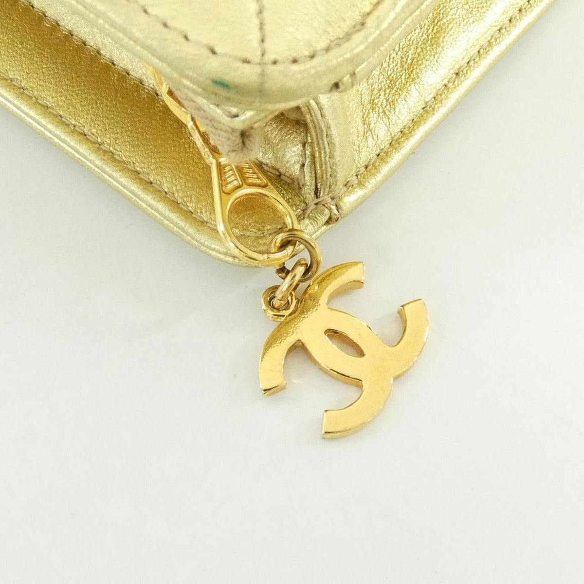 Chanel Vintage Bag Gold — view 5