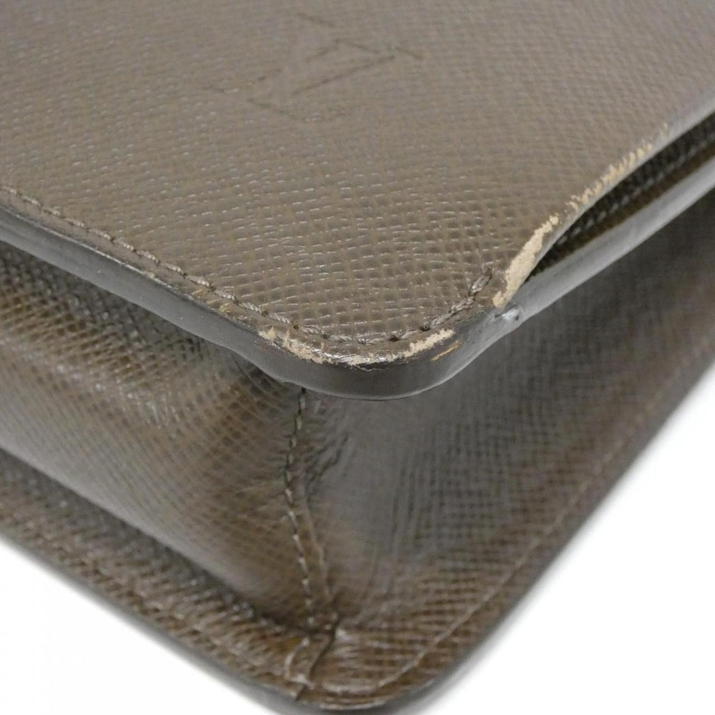 Louis Vuitton Taiga Robusto Bag Grizzly Mat — view 3