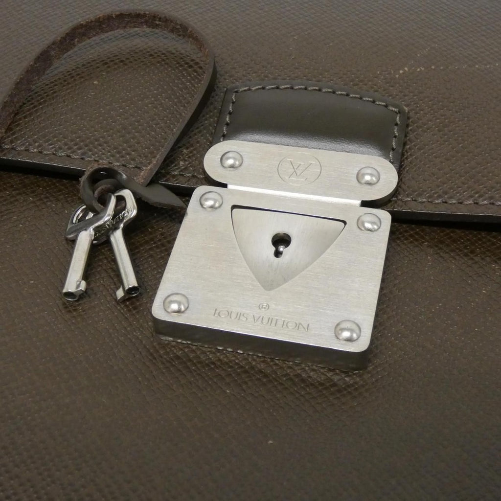 Louis Vuitton Taiga Robusto Bag Grizzly Mat — view 4