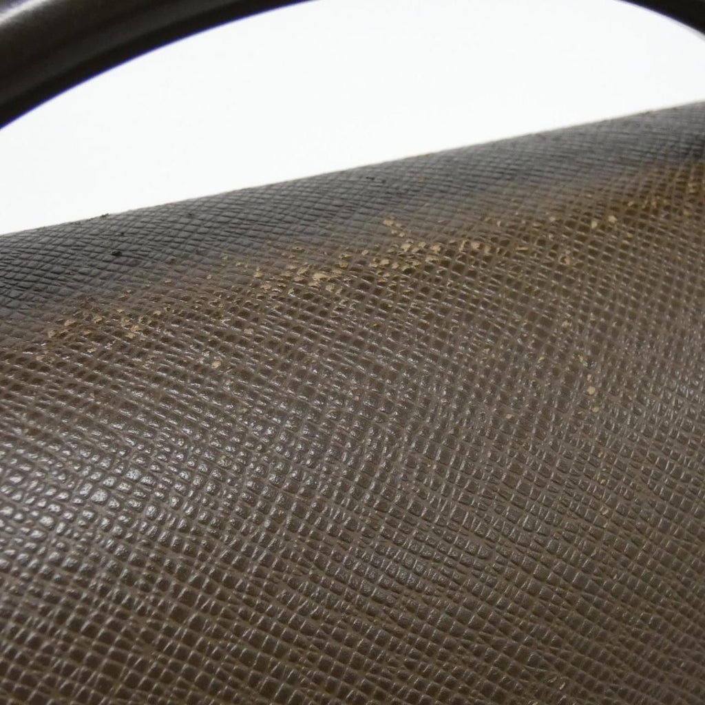 Louis Vuitton Taiga Robusto Bag Grizzly Mat — view 5