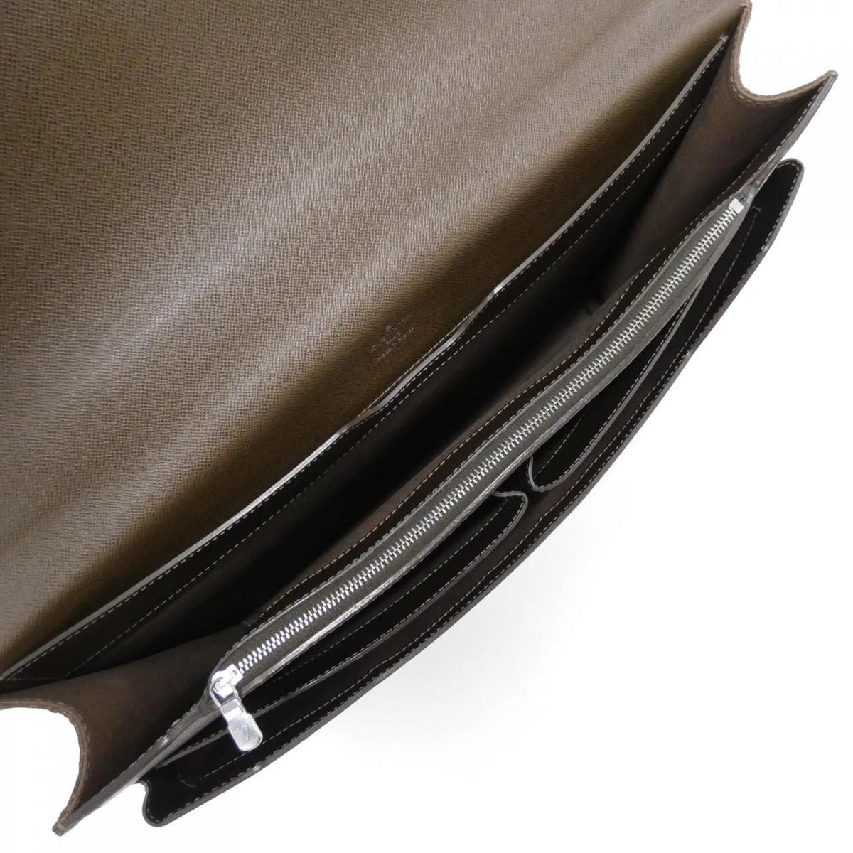 Louis Vuitton Taiga Robusto Bag Grizzly Mat — view 9