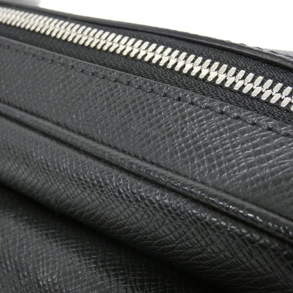 Louis Vuitton Taiga Llama Bum Bag Outdoor — view 4