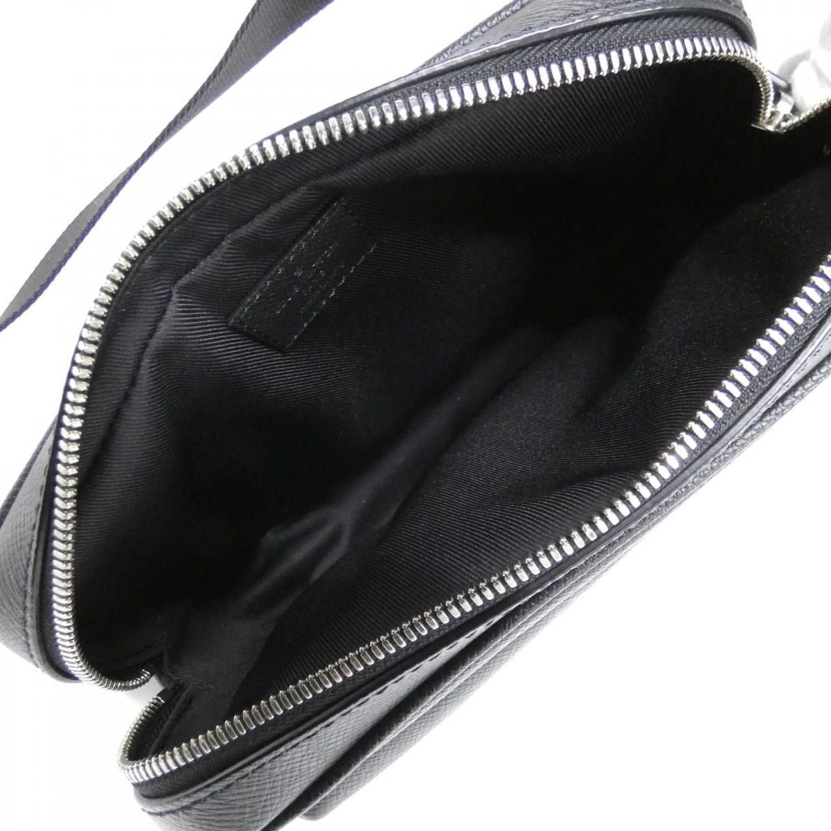 Louis Vuitton Taiga Llama Bum Bag Outdoor — view 7
