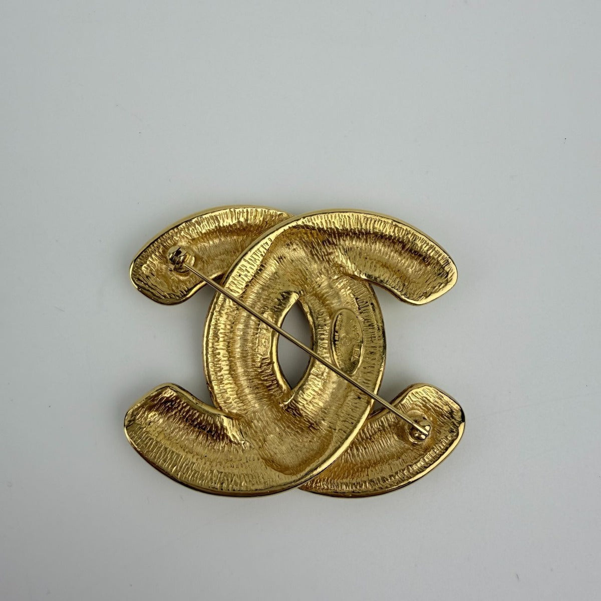 Chanel CC Logo Brooch Gold Vintage — view 3
