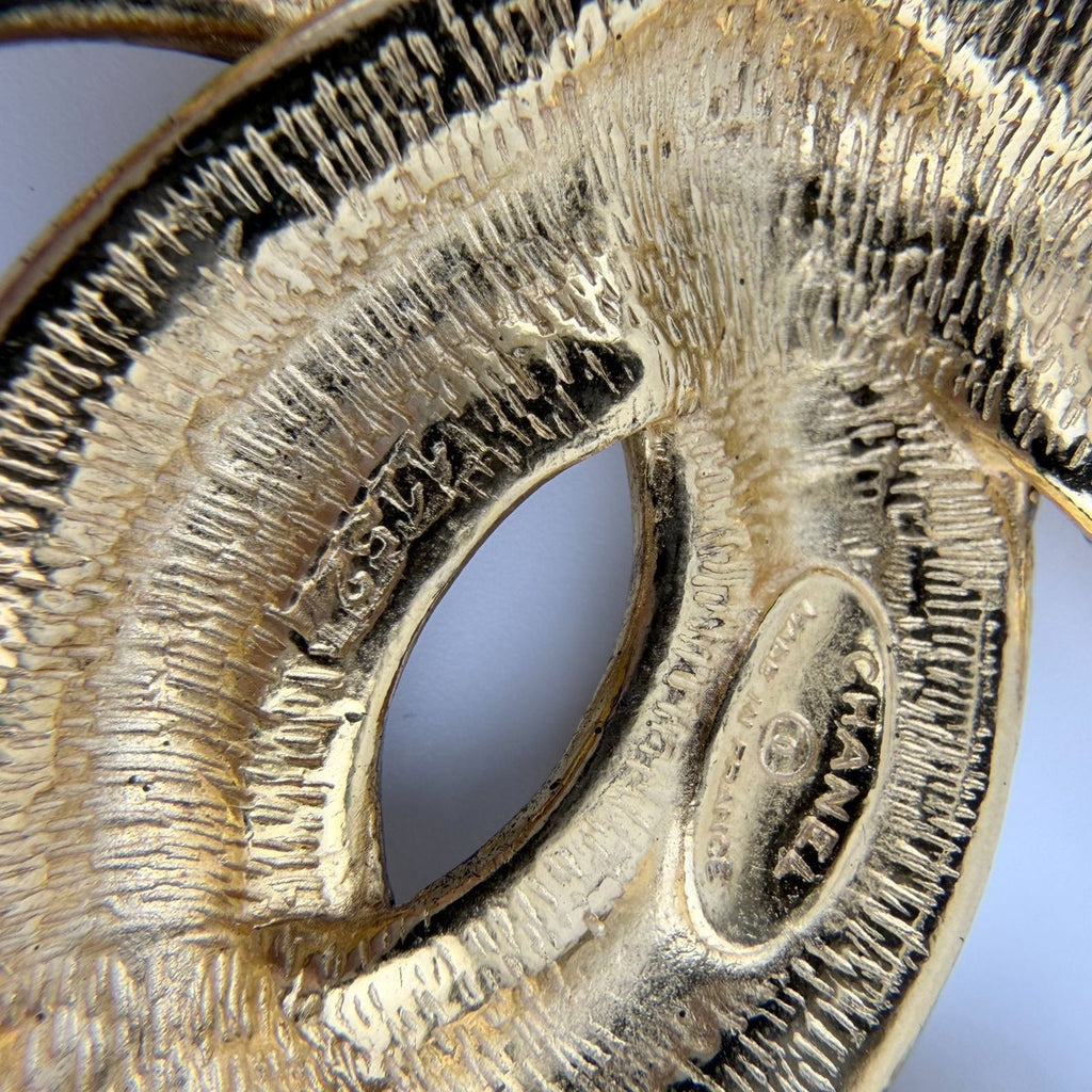 Chanel CC Logo Brooch Gold Vintage — view 5