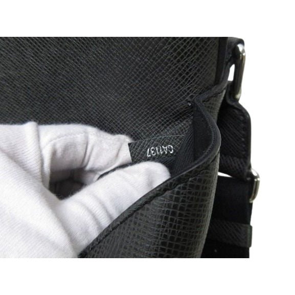 Louis Vuitton Messenger Bag Anton MM Ardoise Taiga — view 9