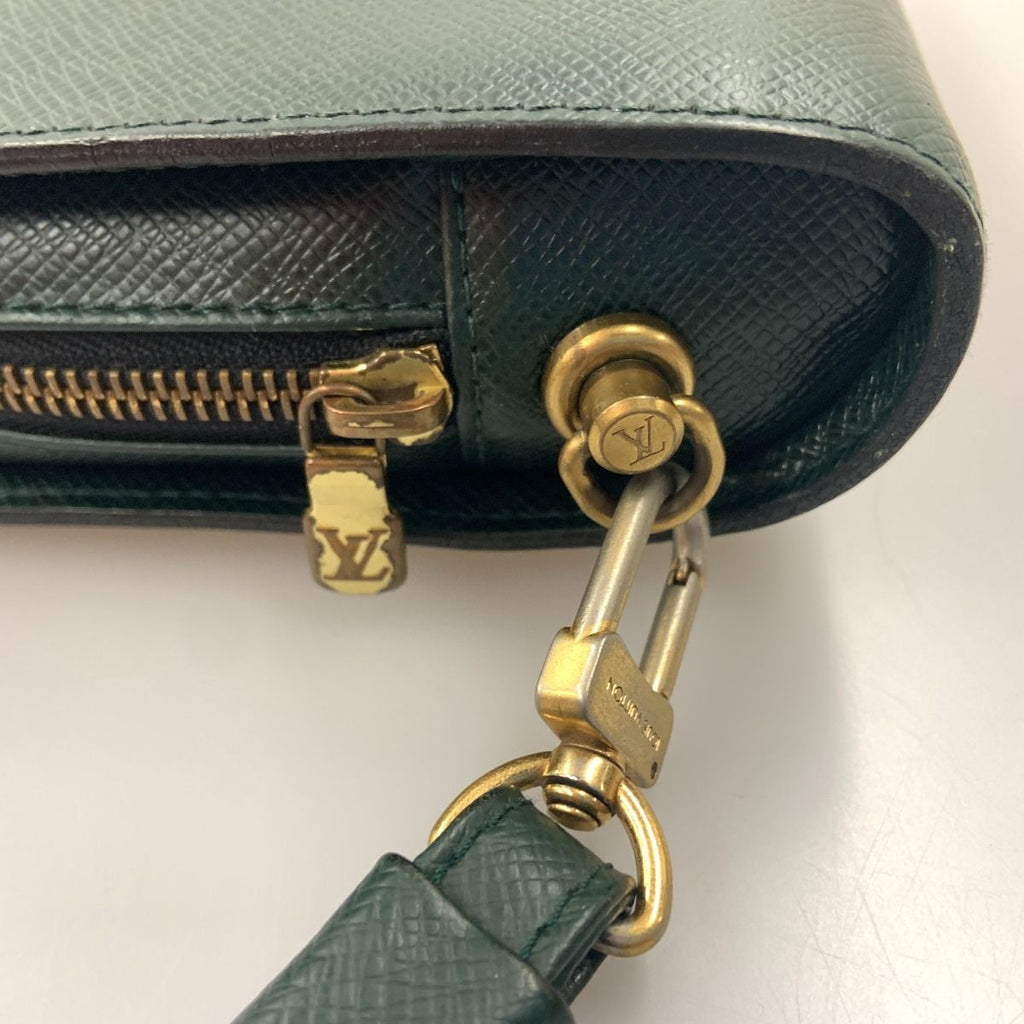 Louis Vuitton Taiga Baikal Clutch Bag Green — view 4
