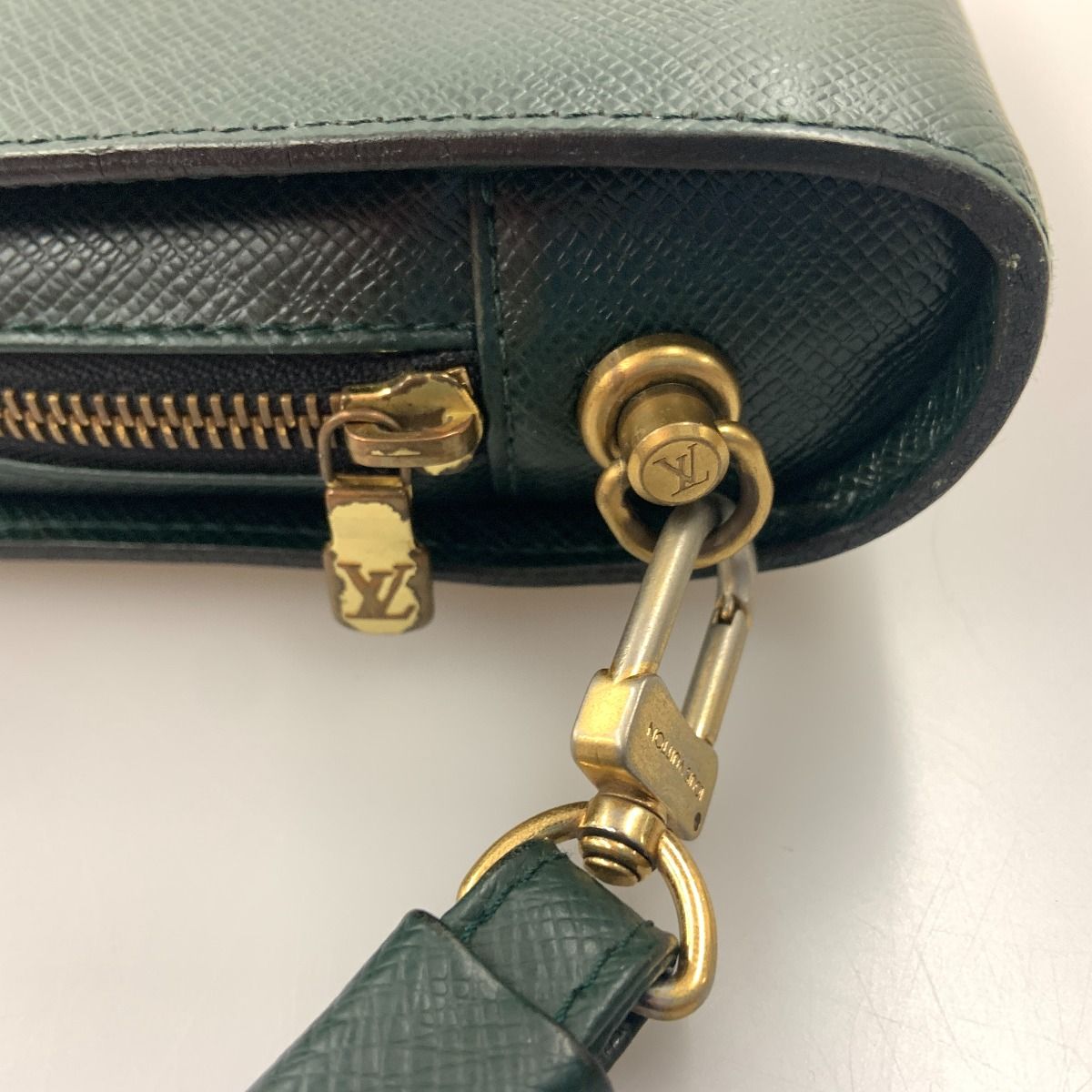 Louis Vuitton Taiga Baikal Clutch Bag Green — view 4