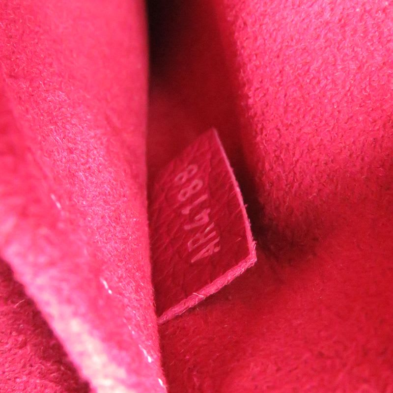 Louis Vuitton Shoulder Bag — view 9