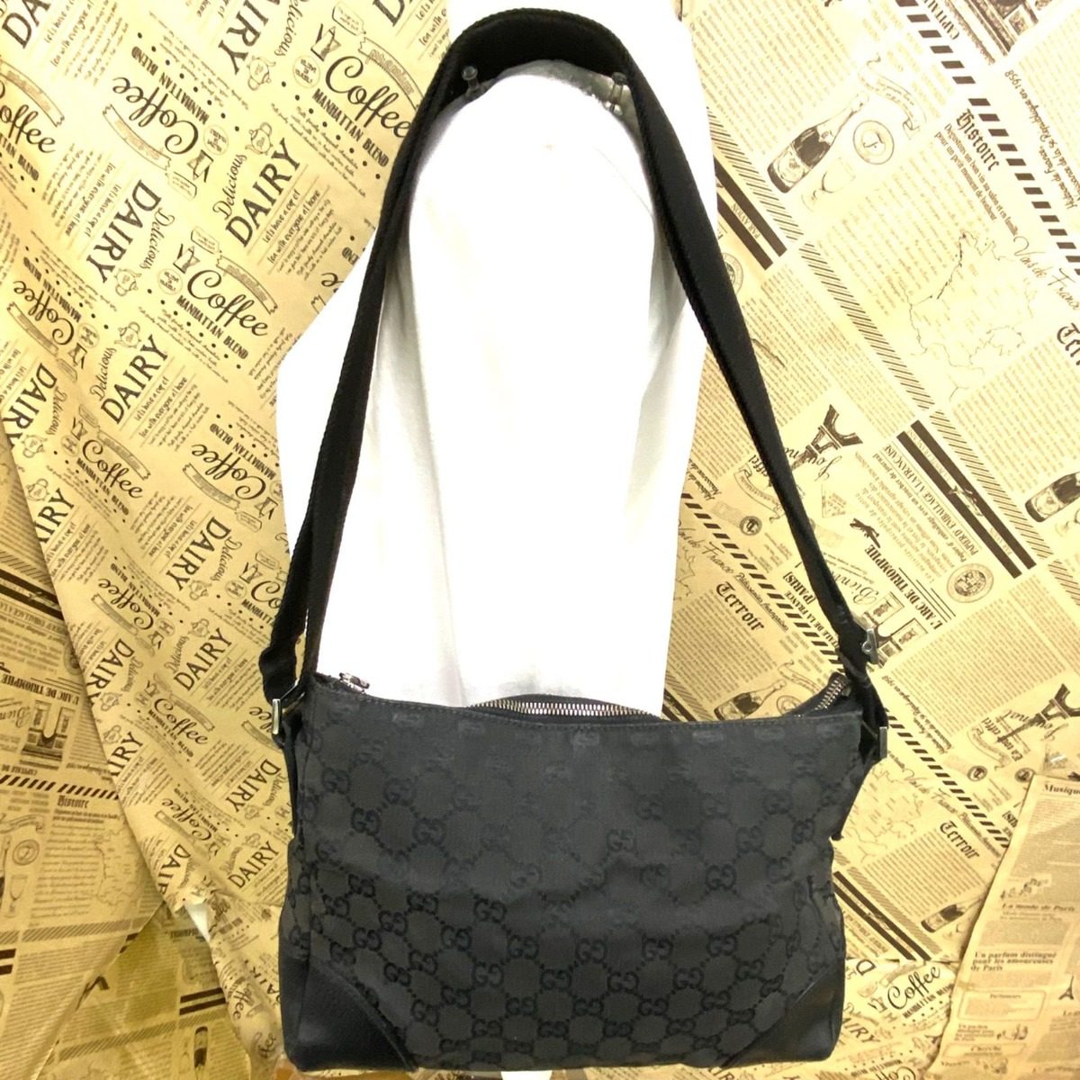 Gucci Shoulder Bag Messenger GG Canvas Black — view 2