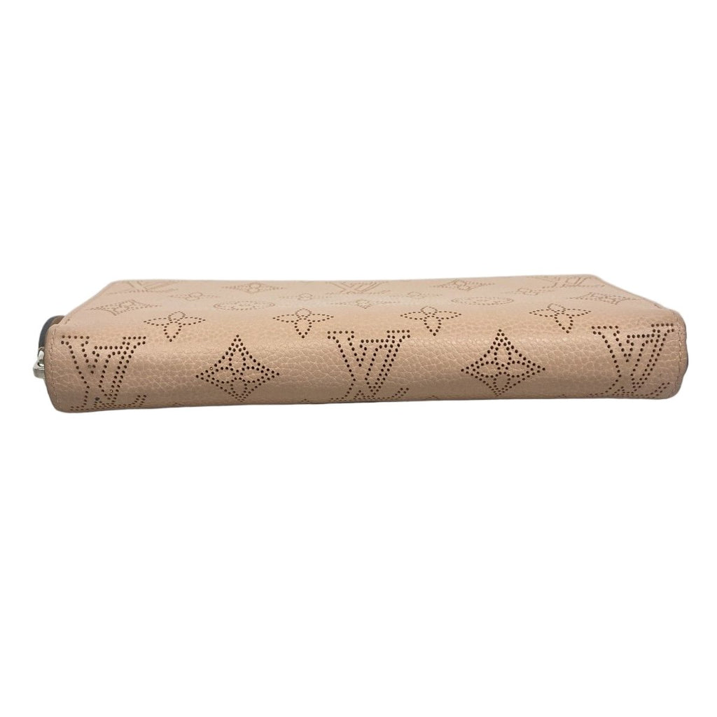 Louis Vuitton Wallet Mahina Zippy Magnolia — view 2