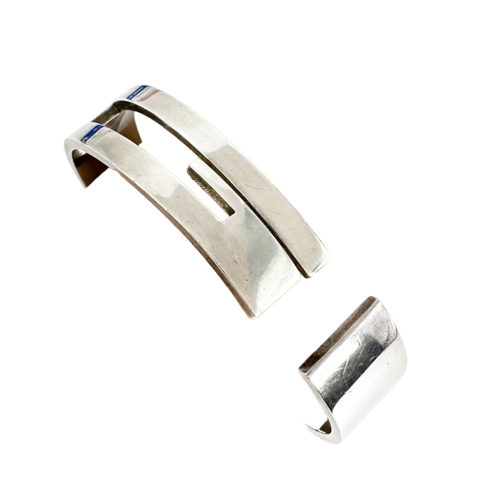 Gucci Cutout Logo Silver Bangle Bracelet — view 2