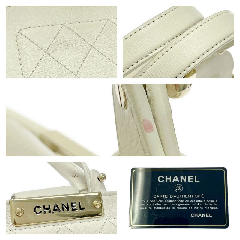 Chanel Quilted Leather Click Label Shoulder Bag White — view 9