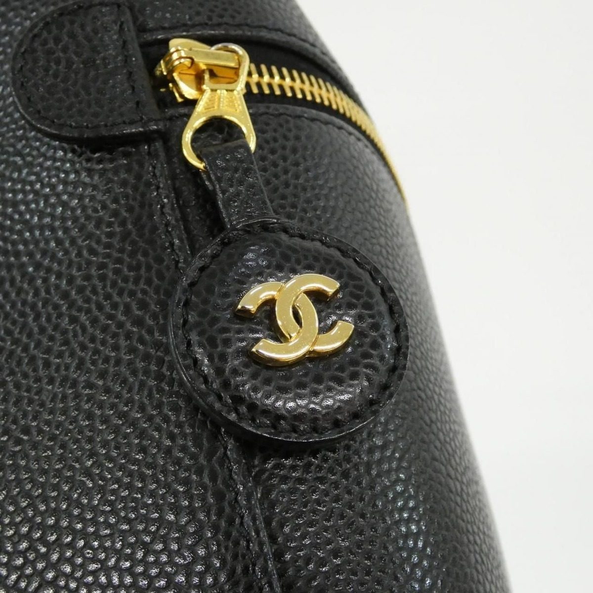 Chanel Vintage Bag Handbag Black — view 4