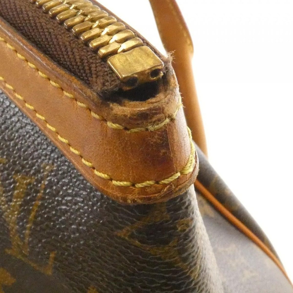 Louis Vuitton Monogram Tivoli GM Shoulder Bag — view 4