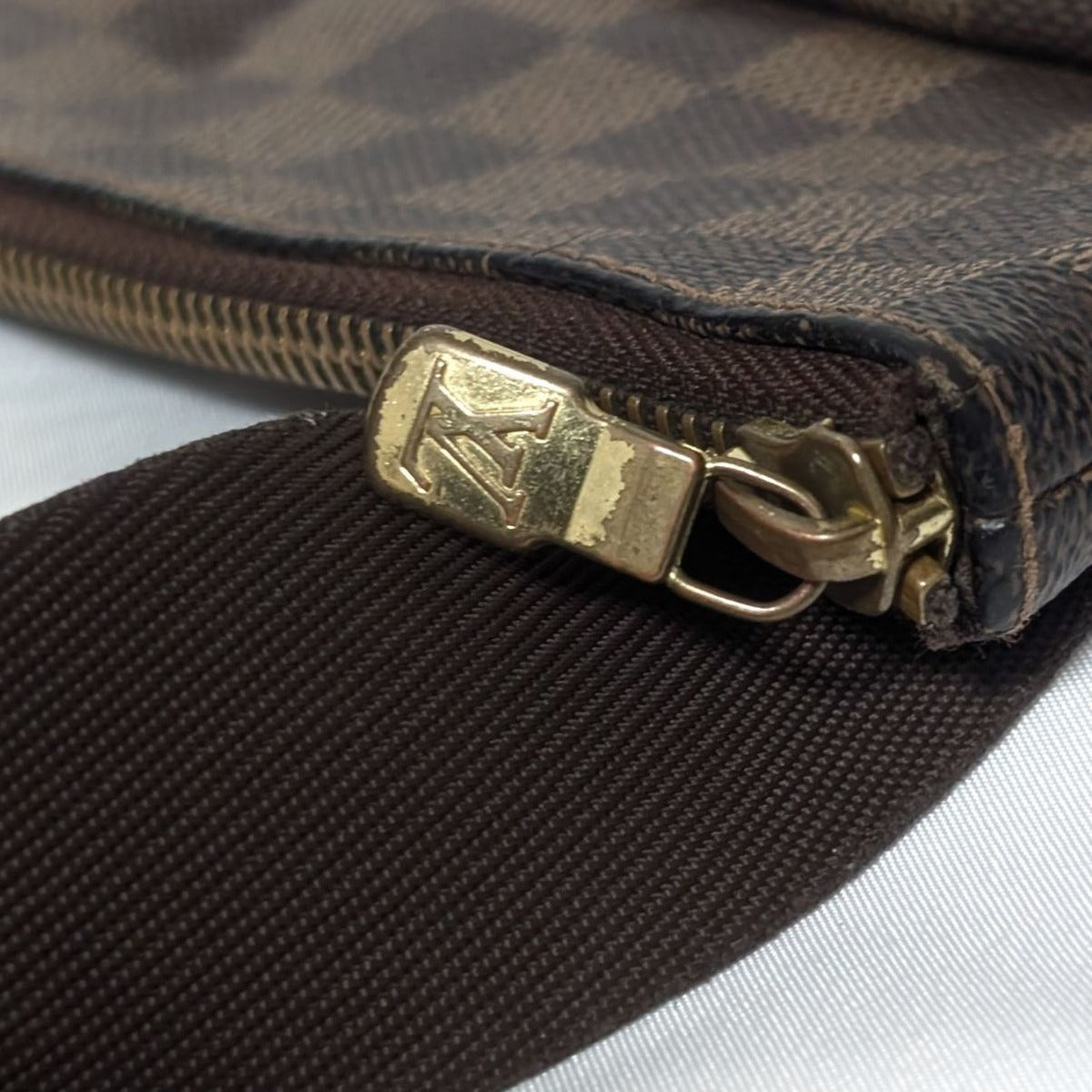 Louis Vuitton Pochette Melville Damier Shoulder Bag — view 4