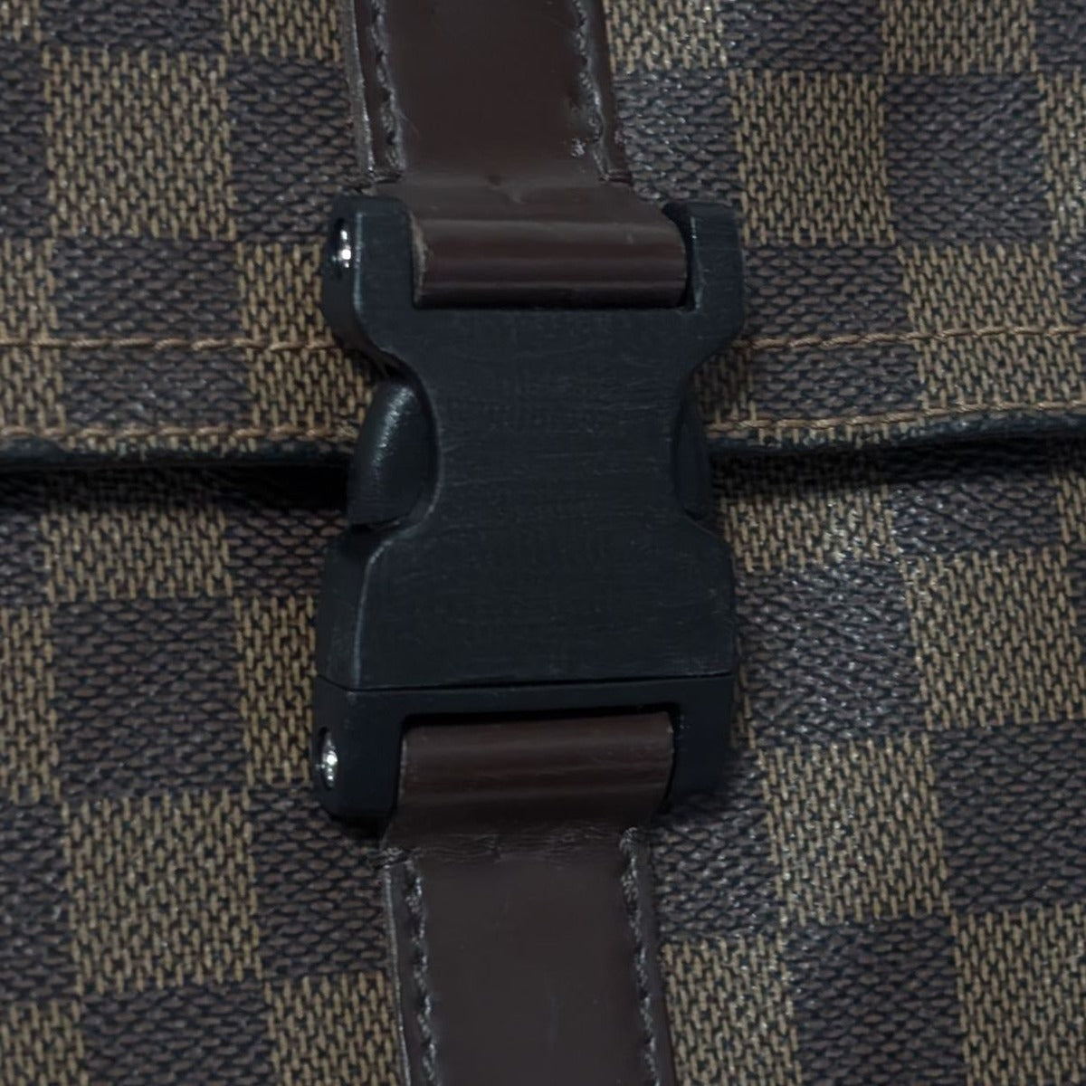 Louis Vuitton Pochette Melville Damier Shoulder Bag — view 5
