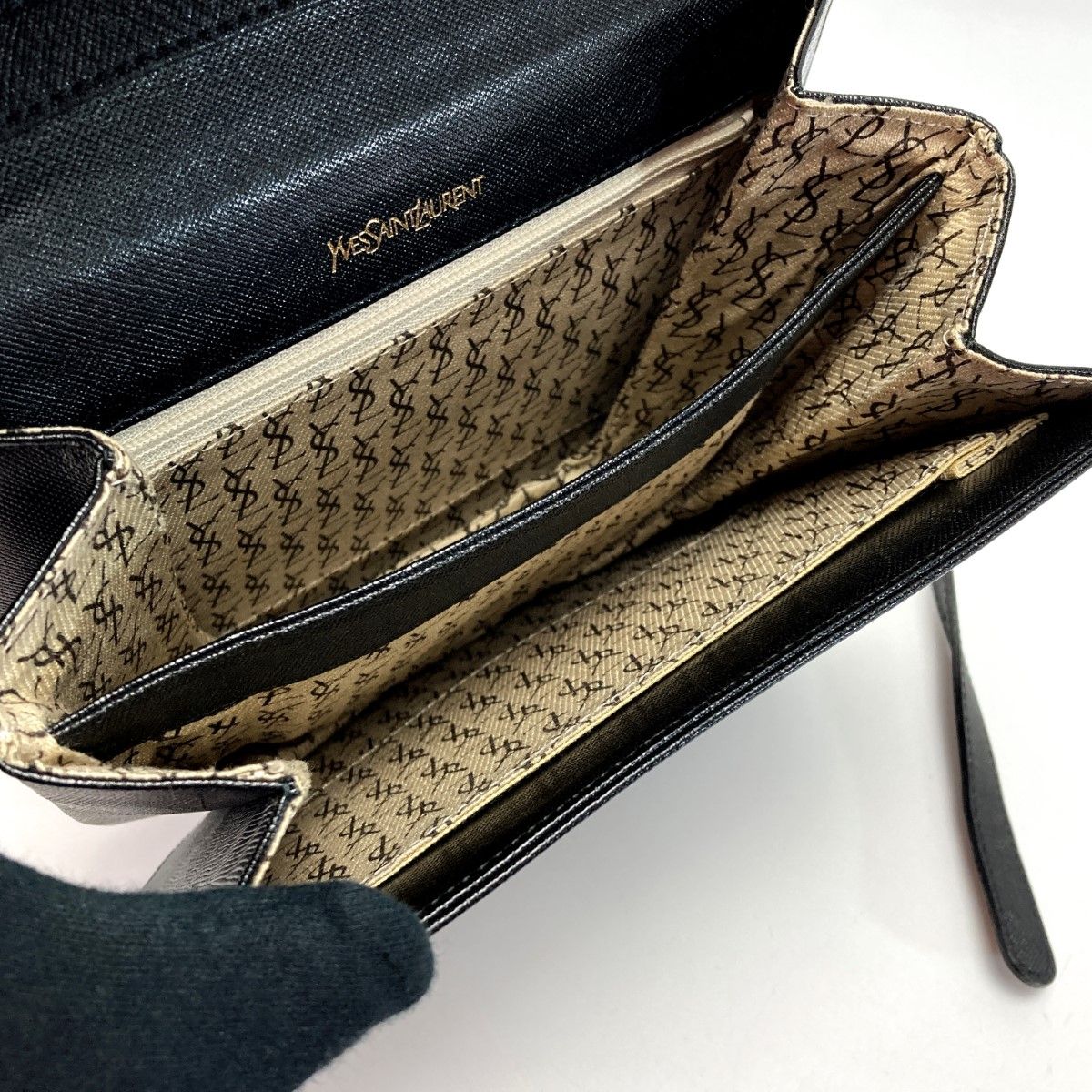 Yves Saint Laurent Logo Shoulder Bag Black Leather Vintage — view 4