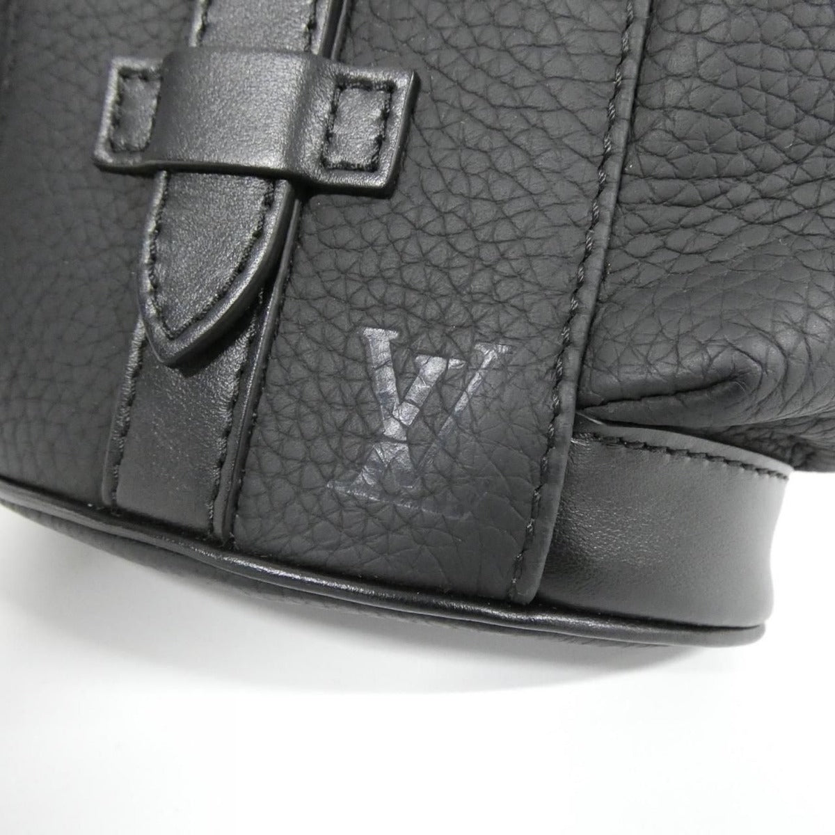 Louis Vuitton Taurillon Christopher XS Shoulder Bag Black — view 4