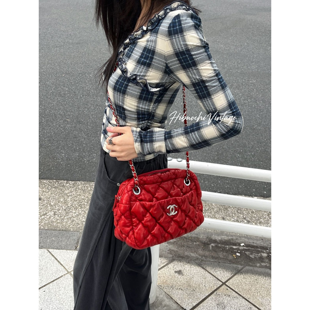 Chanel CC Logo Bubble Quilt Chain Shoulder Bag Red Lambskin Vintage — view 2